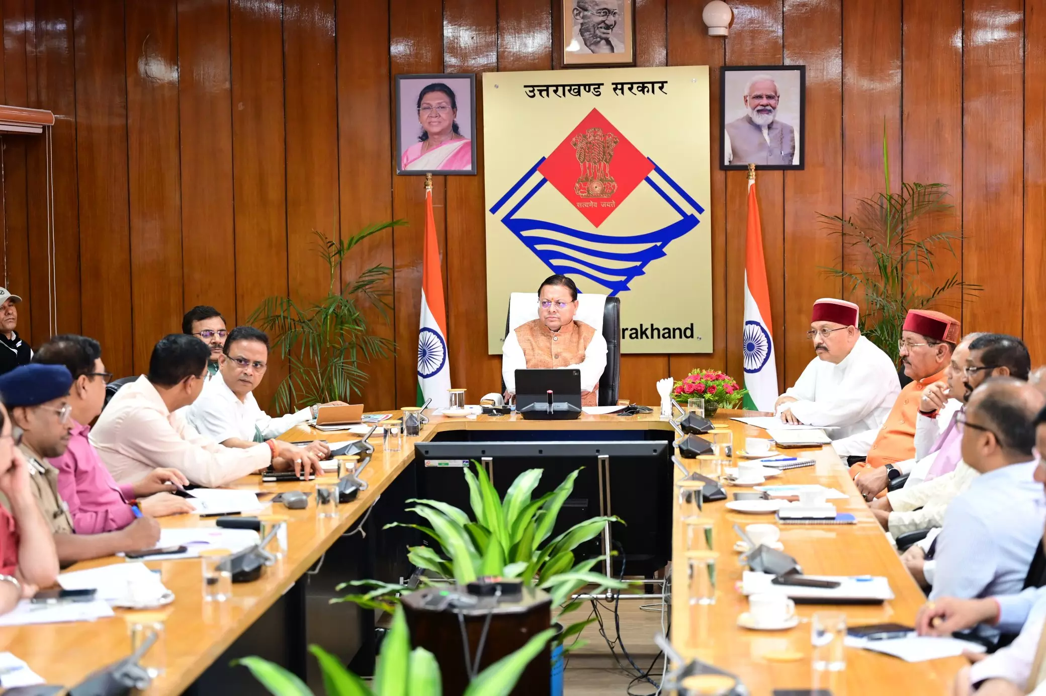 Dehradun: चारधाम यात्रा व्यवस्थाओं की मुख्यमंत्री धामी ने की समीक्षा, चारधाम यात्रा को लेकर सरकार अलर्ट Dehradun: चारधाम यात्रा व्यवस्थाओं की मुख्यमंत्री धामी ने की समीक्षा, चारधाम यात्रा को लेकर सरकार अलर्ट