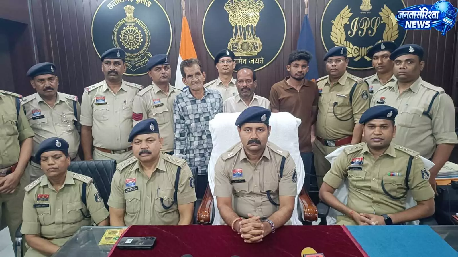 देवरीखुर्द लूटकांड का खुलासा, देशी कट्टा और जिंदा कारतूस सहित तीन आरोपी गिरफ्तार देवरीखुर्द लूटकांड का खुलासा, देशी कट्टा और जिंदा कारतूस सहित तीन आरोपी गिरफ्तार