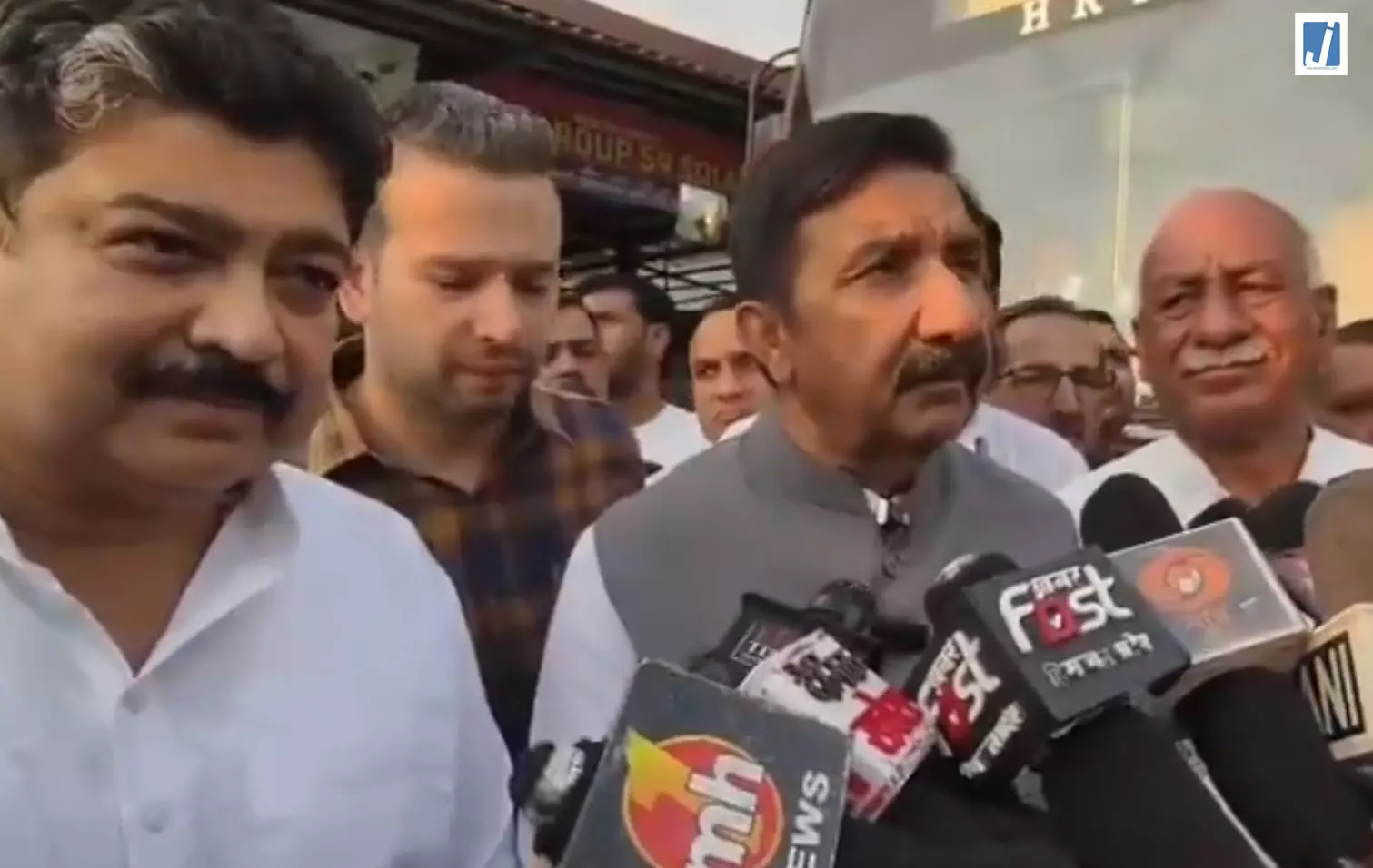 हिमाचल में 297 इलेक्ट्रिक बसों की योजना, पहली खेप की 80 बसें पहुंचीं, सुविधाओं में सुधार हिमाचल में 297 इलेक्ट्रिक बसों की योजना, पहली खेप की 80 बसें पहुंचीं, सुविधाओं में सुधार