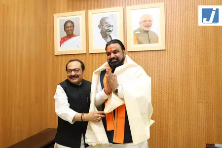 महान विभूतियों की जन्मस्थलियां बनेंगी आदर्श ग्राम, सांसद विवेक ठाकुर ने सीएम का जताया आभार महान विभूतियों की जन्मस्थलियां बनेंगी आदर्श ग्राम, सांसद विवेक ठाकुर ने सीएम का जताया आभार