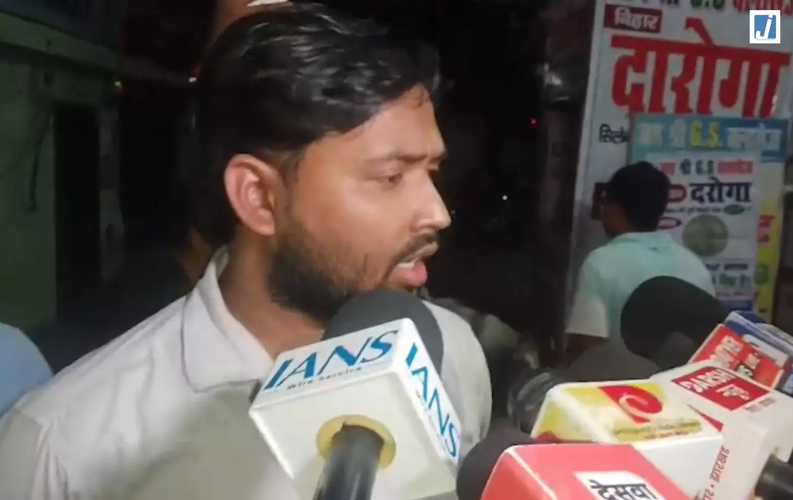खान सर कोचिंग सेंटर के बाहर फायरिंग, गार्ड घायल; 2 दिन में धमकी का आरोप खान सर कोचिंग सेंटर के बाहर फायरिंग, गार्ड घायल; 2 दिन में धमकी का आरोप