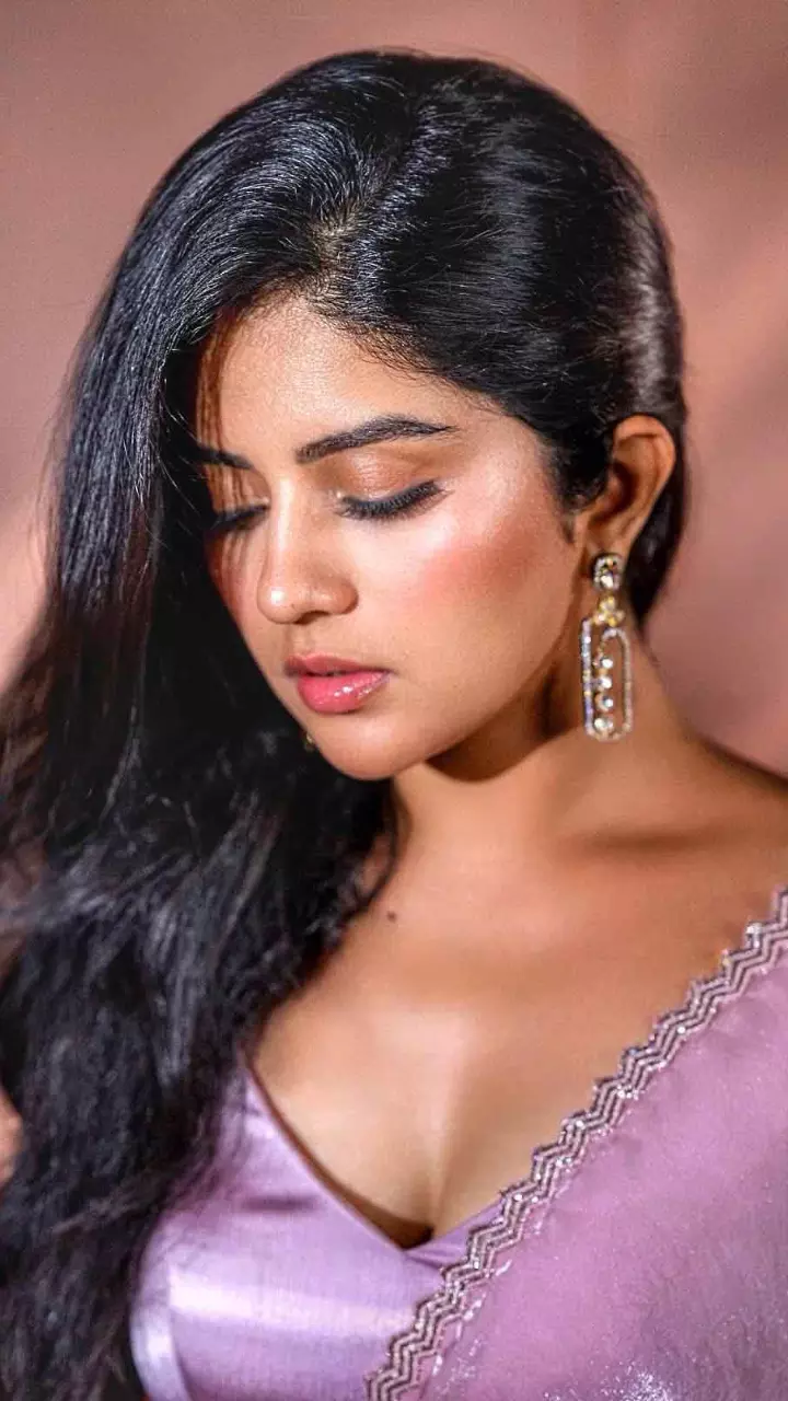 साड़ी लुक में मेघा शेट्टी ने बिखेरा जलवा साड़ी लुक में मेघा शेट्टी ने बिखेरा जलवा
