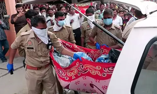 4 की हत्या, मोहल्ले में तेज दुर्गंध फैलने पर खुलासा