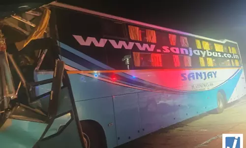 बड़ा हादसा, बस-ट्रक की टक्कर में 20 यात्री घायल बड़ा हादसा, बस-ट्रक की टक्कर में 20 यात्री घायल