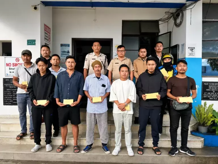 Kohima police ने 5.86 लाख रुपये के बरामद मोबाइल फोन सौंपे