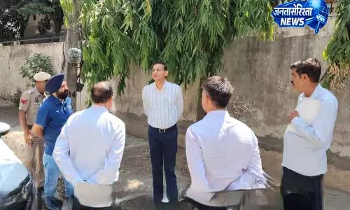 Haryana के सेक्टर-17 में सफाई पर अधिकारियों की नजर Haryana के सेक्टर-17 में सफाई पर अधिकारियों की नजर