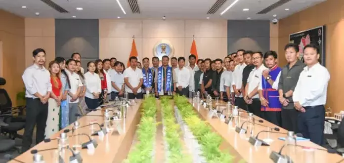 AAPSU ने अधिकारों और पहचान की सुरक्षा के लिए CM को मेमो सौंपा AAPSU ने अधिकारों और पहचान की सुरक्षा के लिए CM को मेमो सौंपा