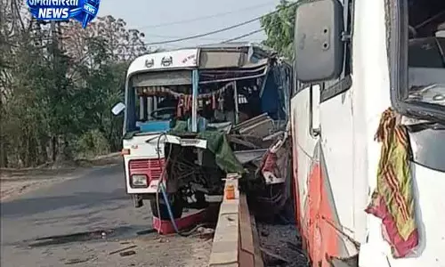 फर्रुखनगर-Jhajjar रोड पर आमने-सामने बस की टक्कर में कई लोग घायल फर्रुखनगर-Jhajjar रोड पर आमने-सामने बस की टक्कर में कई लोग घायल