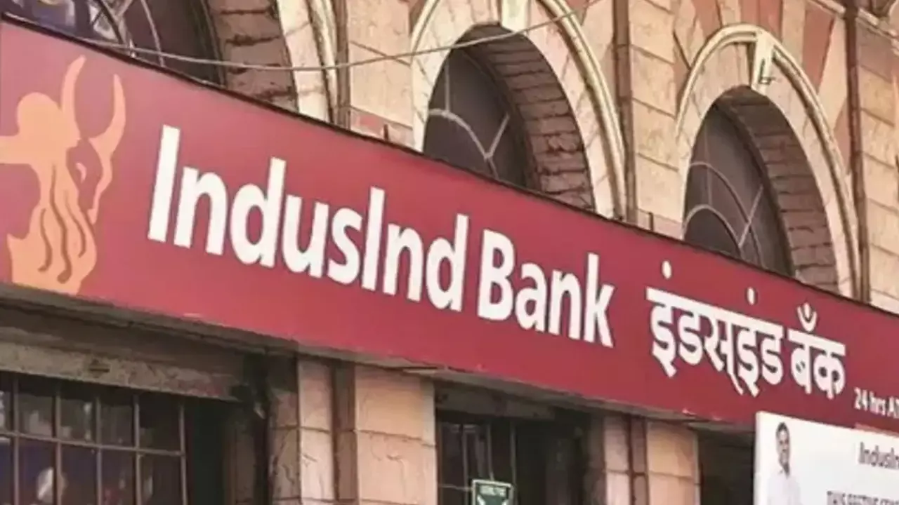 व्हिसलब्लोअर की शिकायत की रिपोर्ट पर इंडसइंड बैंक के शेयर 3% गिरे व्हिसलब्लोअर की शिकायत की रिपोर्ट पर इंडसइंड बैंक के शेयर 3% गिरे