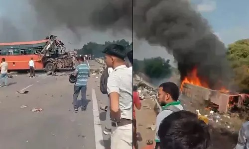 सूरत के बारडोली के पास MSRTC बस टक्कर में सात की मौत, 40 से अधिक घायल सूरत के बारडोली के पास MSRTC बस टक्कर में सात की मौत, 40 से अधिक घायल