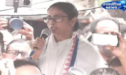 Kolkata : ममता बनर्जी का विरोध मार्च, चुनाव हार के बाद पहली सार्वजनिक सक्रियता Kolkata : ममता बनर्जी का विरोध मार्च, चुनाव हार के बाद पहली सार्वजनिक सक्रियता