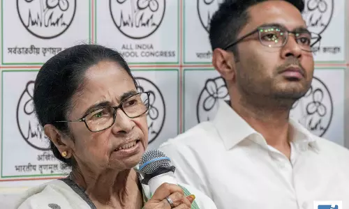ममता बनर्जी के साथ हो गया खेला , पार्टी में फूट