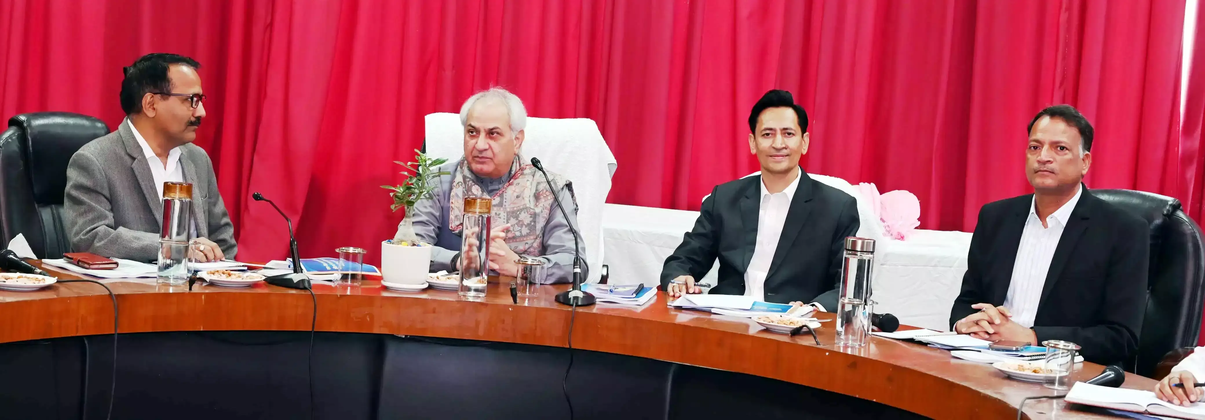 Nainital: पर्यावरणीय कार्यों की समीक्षा के दौरान ठोस अपशिष्ट प्रबंधन को सराहा गया