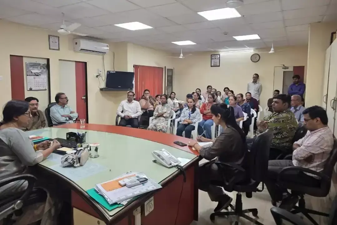 Surat: मरीजों से पैसे लेने के आरोप में कार्रवाई, ऑपरेटर बर्खास्त