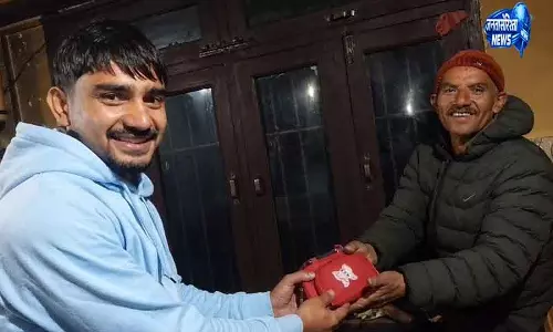 Himachal में पुजारी ने दिखाई ईमानदारी, लौटाया सामान