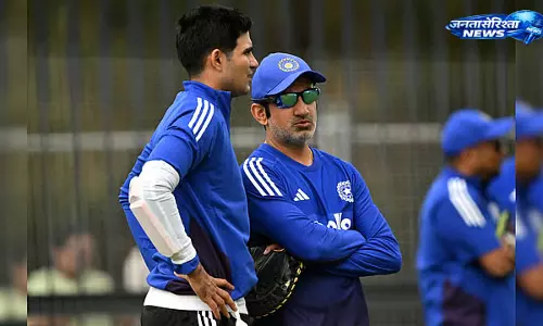 T20 कोच पद के लिए आशीष नेहरा उपयुक्त उम्मीदवार हो सकते हैं: संजय मांजरेकर