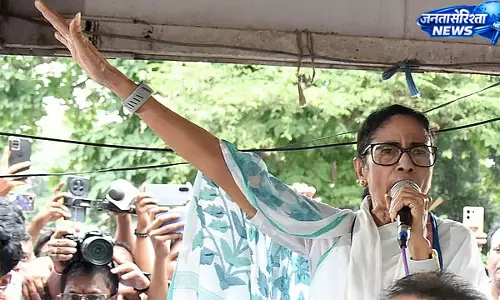 ममता बनर्जी ने पहली सार्वजनिक रैली में कहा- जीवित रही तो BJP को केंद्र से हटाऊंगी