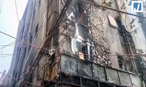 दिल्ली: मालवीय नगर अग्निकांड में 21 लोगों की मौत, उपराष्ट्रपति समेत कई नेताओं ने जताया दुख