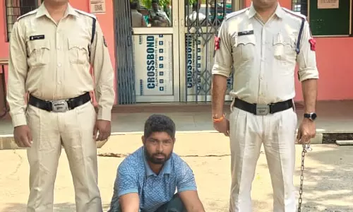 पुलिस ने चलाया ऑपरेशन क्लीन हंट, ट्रेलर डकैतीकांड का फरार आरोपी कोरबा से गिरफ्तार पुलिस ने चलाया ऑपरेशन क्लीन हंट, ट्रेलर डकैतीकांड का फरार आरोपी कोरबा से गिरफ्तार