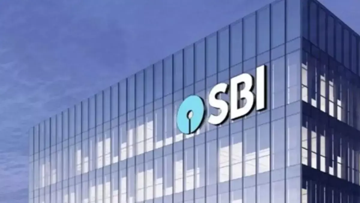 निवेशकों को सेंसेक्स से आगे सोचने की सलाह, SBI प्रमुख ने बताए दीर्घकालिक निवेश के संकेत