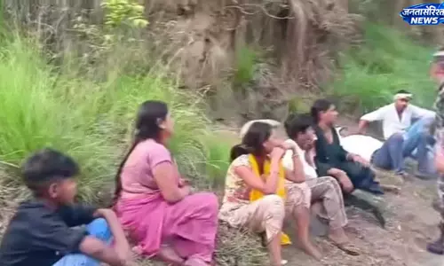 Nepal में प्रभूनाथ बाबा के दर्शन के लिए जा रही श्रद्धालुओं की कार ट्रक से टकराई, दो घायल