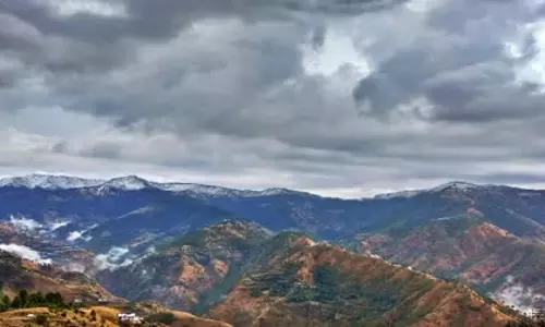 Shimla: हिमाचल में मौसम ने बदला मिजाज, बादलों की बारिश का दौर शुरू