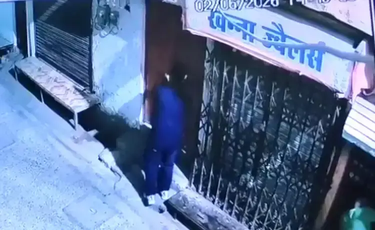 Haridwar: चोरों का फिल्मी स्टाइल कारनामा, घर से लाखों का सामान गायब