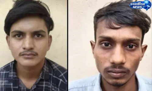 Bengal से अंगमाली रेलवे स्टेशन पर 12 किलो गांजा ले जाते दो मज़दूर गिरफ्तार