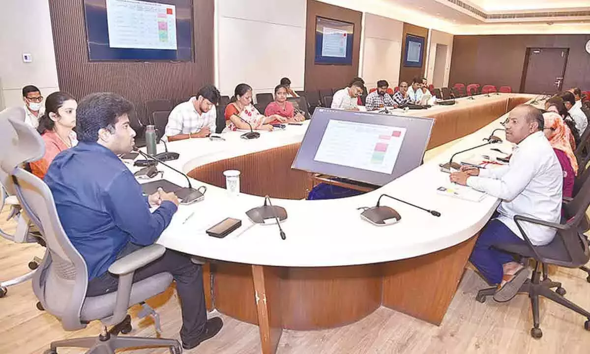Andhra: कलेक्टर अभिषेक ने युवा प्रोफेशनल्स से मुलाकात की