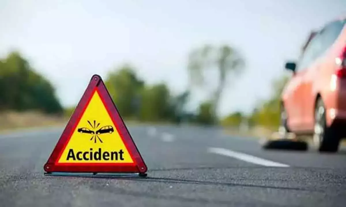 Andhra: विशाखापत्तनम में एक गाड़ी से डांस मास्टर की कार टकराने से वह घायल हो गए