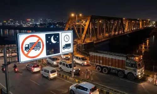 Yamuna के 56 साल पुराने पुल पर भारी वाहनों की रात की आवाजाही पर रोक