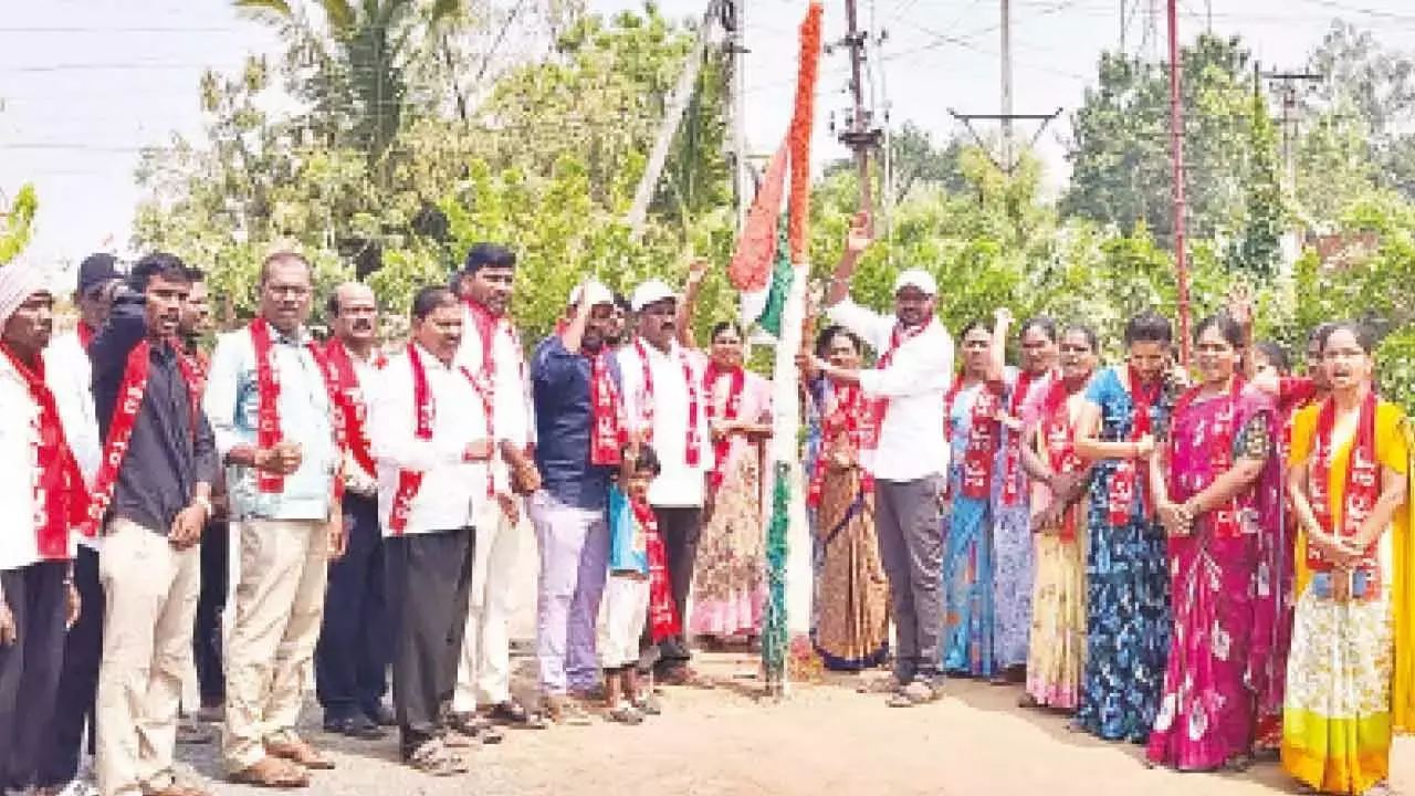 CPI ने भूपलपल्ली में बड़े पैमाने पर तेलंगाना स्थापना दिवस मनाया