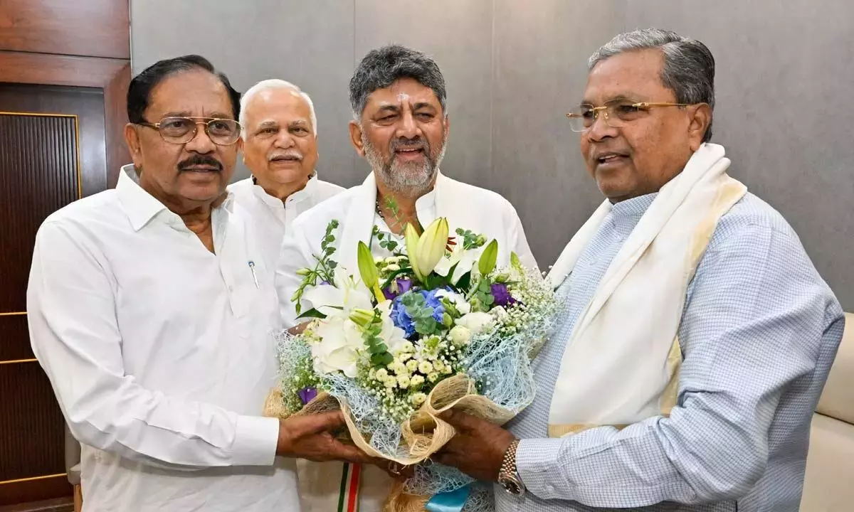 डी.के. शिवकुमार ने कर्नाटक के मुख्यमंत्री के तौर पर शपथ ली; 13 मंत्री नए कैबिनेट में शामिल हुए