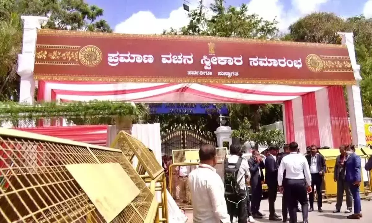 Karnataka: डी.के. शिवकुमार के शपथ ग्रहण समारोह के लिए बेंगलुरु में भारी तैयारियां और कड़ी सुरक्षा
