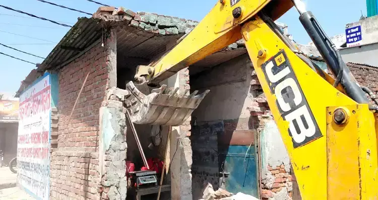 Haridwar: अतिक्रमणकारियों पर चला बुलडोजर, 280 से अधिक कब्जे हटे