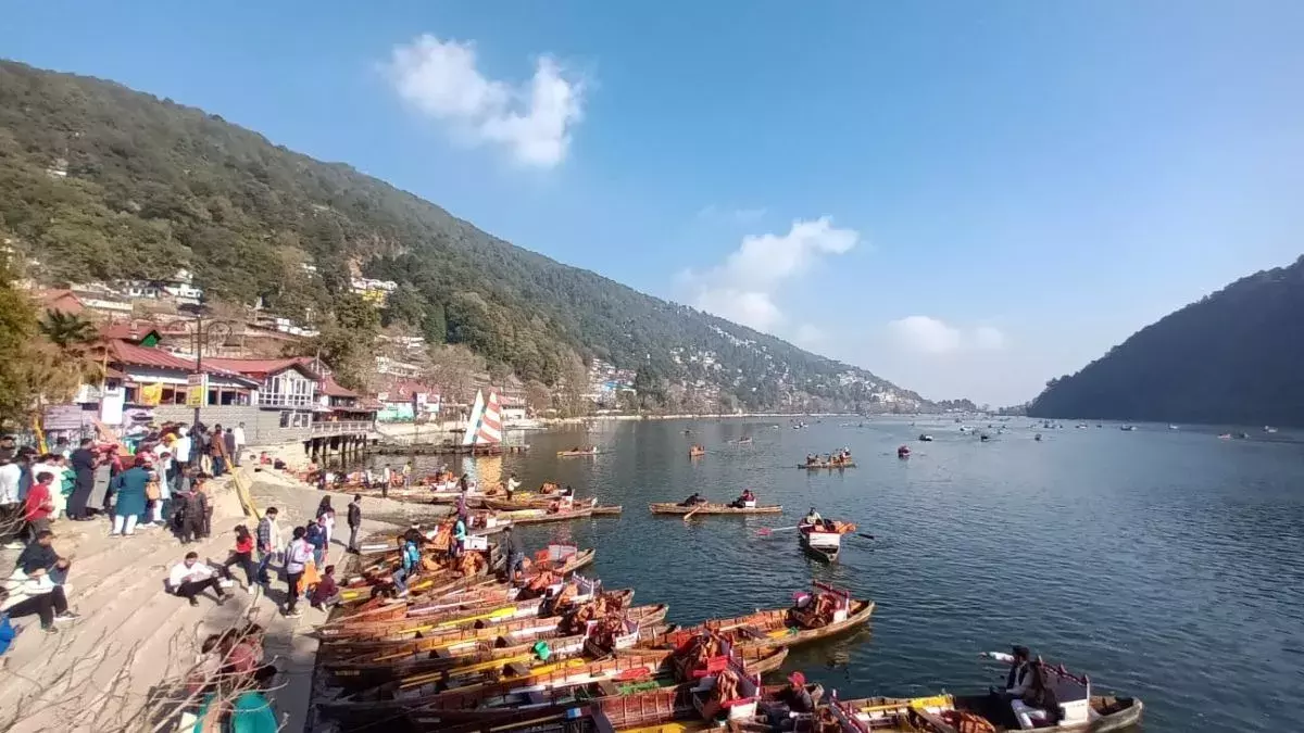Nainital: नैनीताल में बारिश के बीच पर्यटन कारोबार को मिली रफ्तार