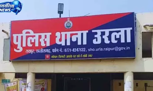 ट्रेलर की लापरवाही से पेट्रोल पंप का कैनोपी क्षतिग्रस्त, मैनेजर ने दर्ज कराई शिकायत