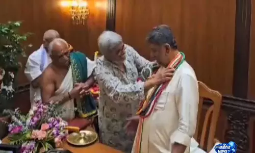 DK शिवकुमार ने कर्नाटक के मुख्यमंत्री का पद संभाला DK शिवकुमार ने कर्नाटक के मुख्यमंत्री का पद संभाला