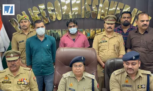 साड़ियों में छिपाकर हो रही थी गांजा तस्करी, पुलिस ने अंतरराज्यीय गिरोह का किया भंडाफोड़ साड़ियों में छिपाकर हो रही थी गांजा तस्करी, पुलिस ने अंतरराज्यीय गिरोह का किया भंडाफोड़