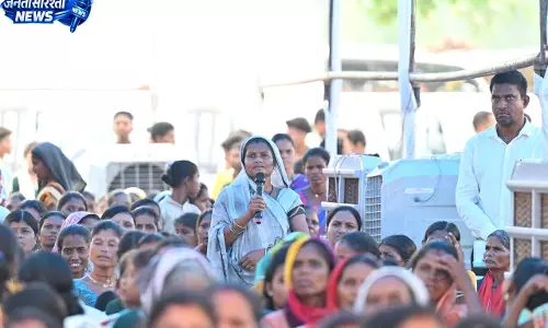 लखपति दीदी की सफलता से मुख्यमंत्री हुए प्रभावित लखपति दीदी की सफलता से मुख्यमंत्री हुए प्रभावित