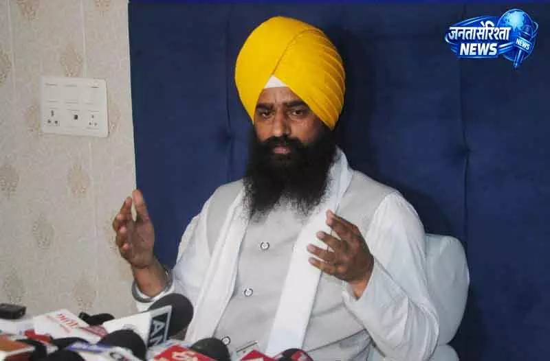 अकाल तख्त जत्थेदार ने Amritsar स्कूल टीचर की हत्या के मामले में जल्द न्याय की मांग की अकाल तख्त जत्थेदार ने Amritsar स्कूल टीचर की हत्या के मामले में जल्द न्याय की मांग की