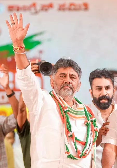 कर्नाटक : शिवकुमार के मुख्यमंत्री बनने को लेकर कांग्रेस में उत्साह, पार्टी नेताओं ने बताया खुशी का पल कर्नाटक : शिवकुमार के मुख्यमंत्री बनने को लेकर कांग्रेस में उत्साह, पार्टी नेताओं ने बताया खुशी का पल