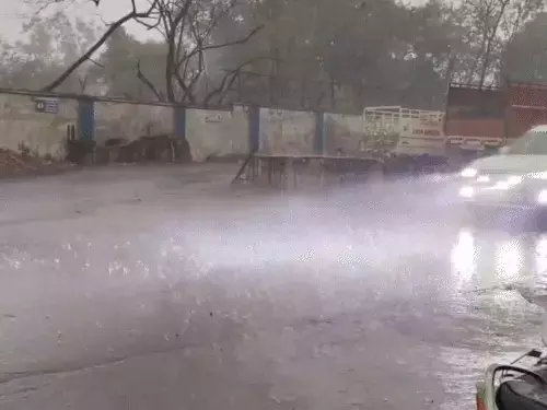 मेले में आकाशीय बिजली गिरी, महिला की मौत और 11 घायल मेले में आकाशीय बिजली गिरी, महिला की मौत और 11 घायल