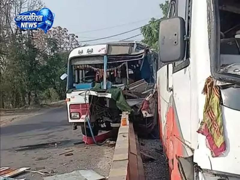 फर्रुखनगर-Jhajjar रोड पर आमने-सामने बस की टक्कर में कई लोग घायल फर्रुखनगर-Jhajjar रोड पर आमने-सामने बस की टक्कर में कई लोग घायल