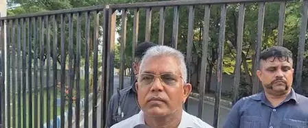 दिलीप घोष का ममता पर तंज, बोले-जबरन प्रदर्शन में पार्टी के ही सांसद और विधायक शामिल नहीं हुए दिलीप घोष का ममता पर तंज, बोले-जबरन प्रदर्शन में पार्टी के ही सांसद और विधायक शामिल नहीं हुए