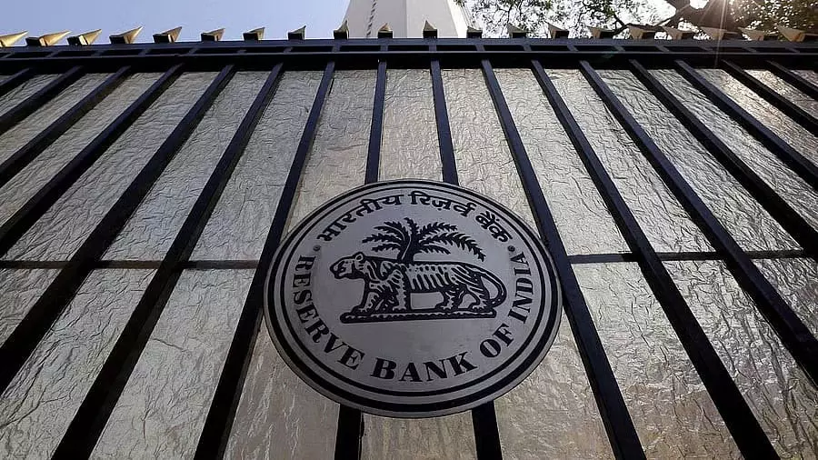 ब्लूमबर्ग एनालिसिस: RBI ने विदेशी मुद्रा एसेट्स बचाने के लिए सोने के भंडार का हिस्सा बेचा ब्लूमबर्ग एनालिसिस: RBI ने विदेशी मुद्रा एसेट्स बचाने के लिए सोने के भंडार का हिस्सा बेचा