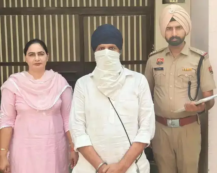 Sirsa: सिरसा पुलिस ने भगोड़े सिपाही को किया गिरफ्तार Sirsa: सिरसा पुलिस ने भगोड़े सिपाही को किया गिरफ्तार