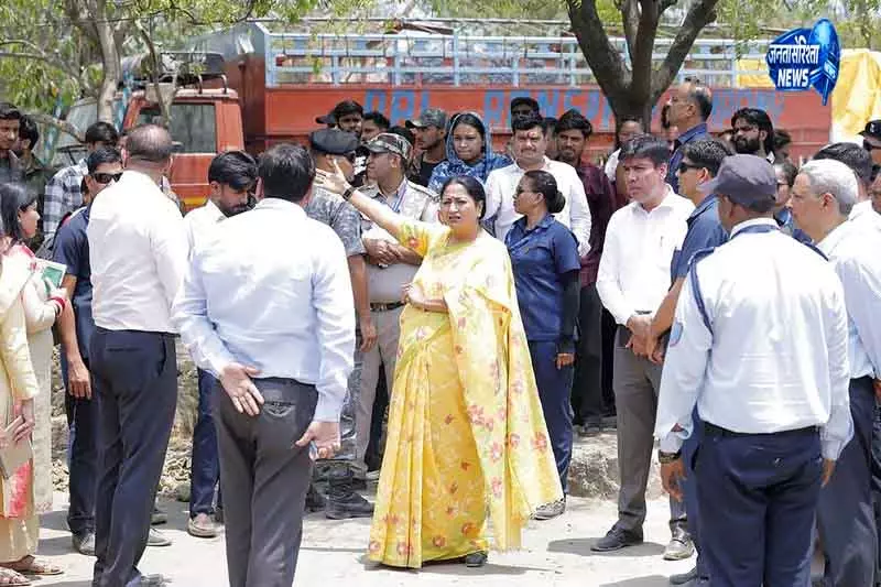 Delhi CM ने ट्रांसपोर्ट सुविधाओं में सुधार का दिया निर्देश Delhi CM ने ट्रांसपोर्ट सुविधाओं में सुधार का दिया निर्देश