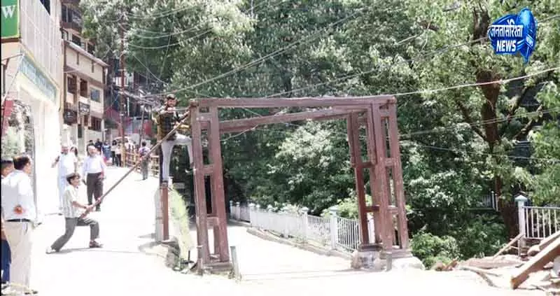 Himachal हाईकोर्ट ने यूएस क्लब गेट गिराने पर जवाब मांगा Himachal हाईकोर्ट ने यूएस क्लब गेट गिराने पर जवाब मांगा