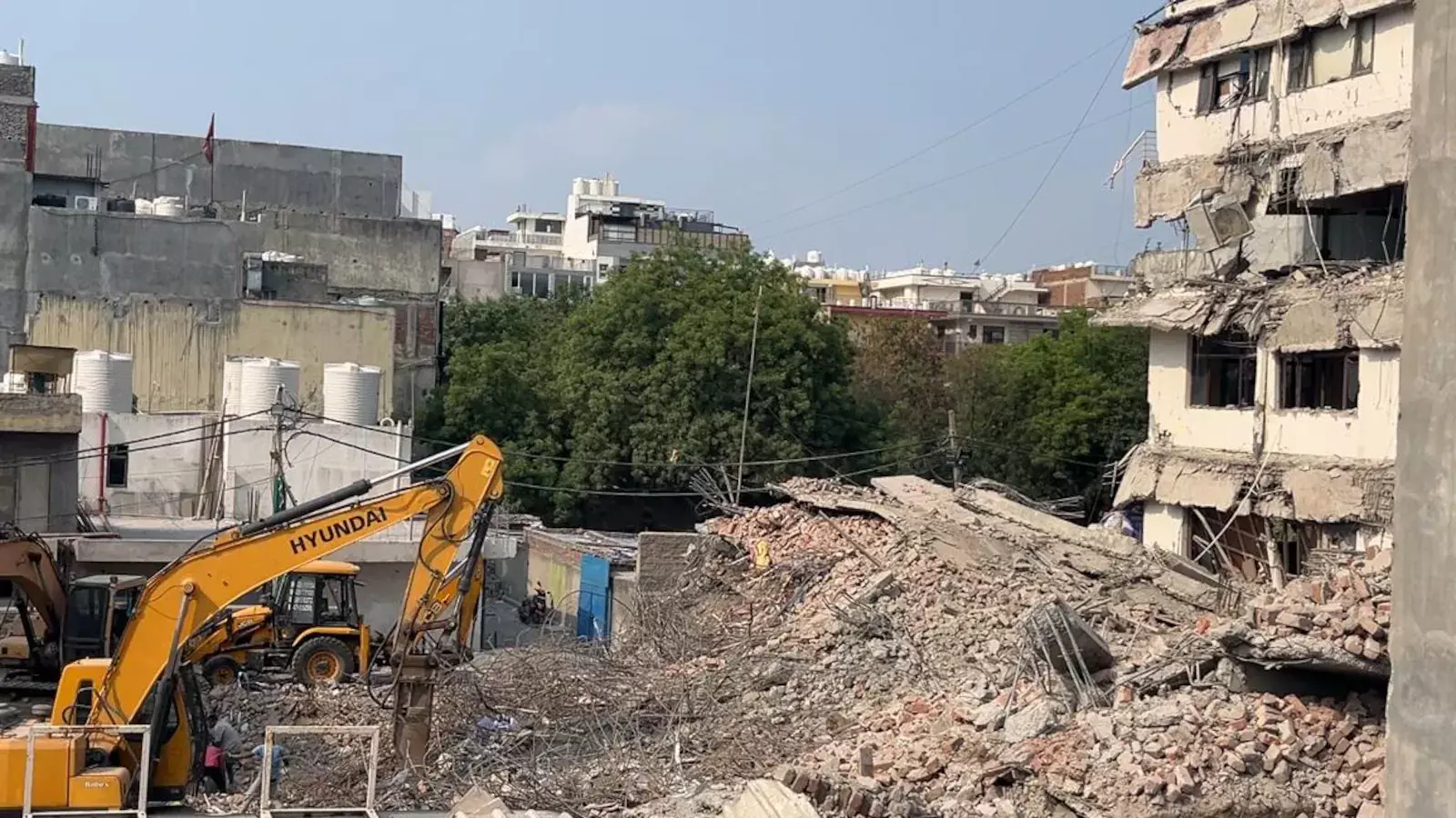 New Delhi: साकेत भवन हादसे पर AAP का बड़ा कदम, निगमायुक्त को लिखा पत्र New Delhi: साकेत भवन हादसे पर AAP का बड़ा कदम, निगमायुक्त को लिखा पत्र